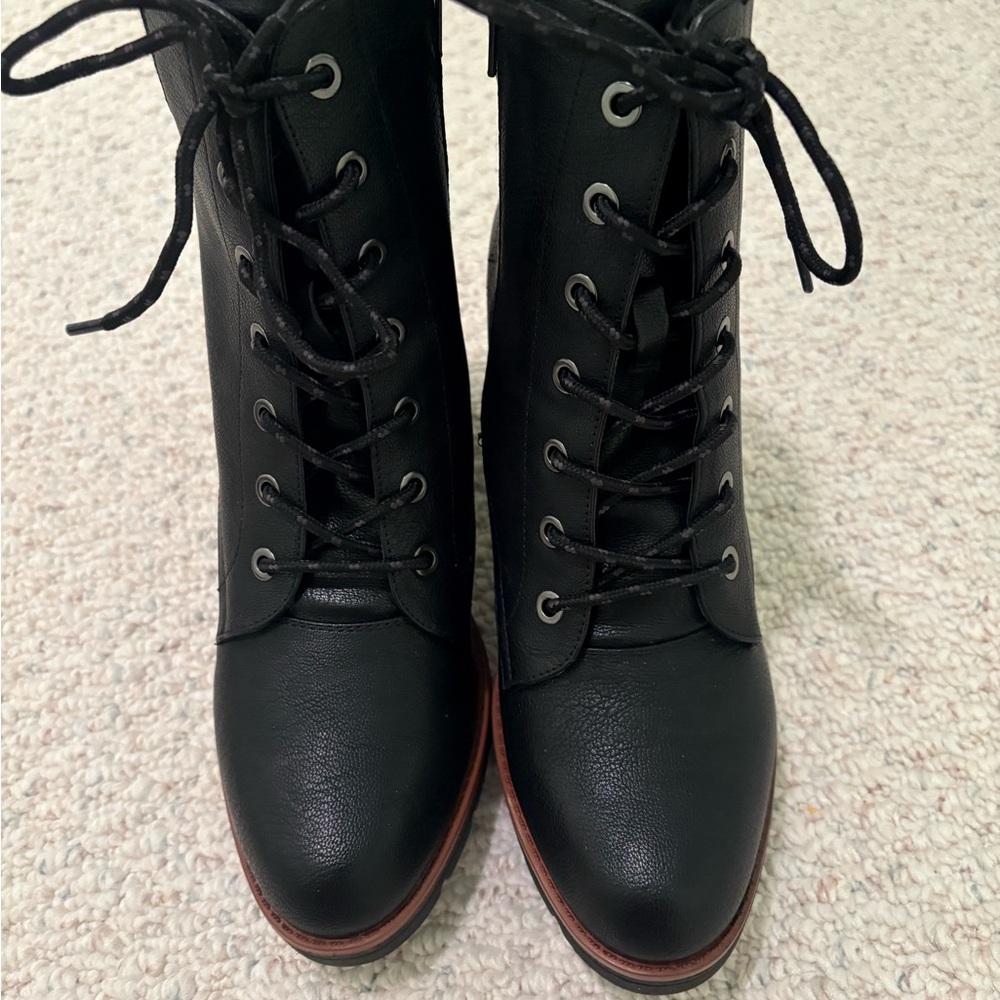 Naturalizer Black Lace-Up Boots with Minimalist Design